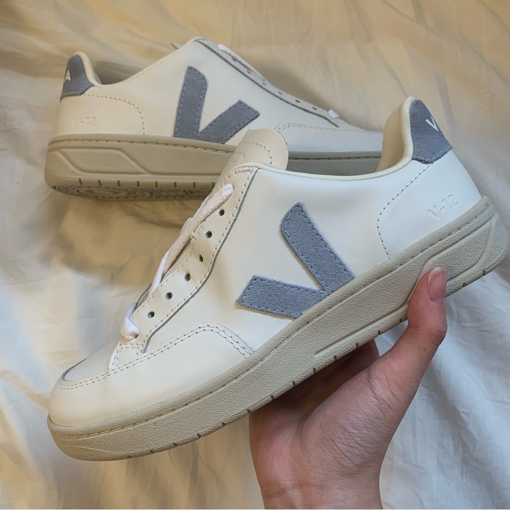 NEW Veja V-12 suede-trimmed leather sneakers in White/Blue Steel